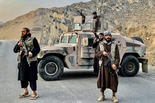 Пакистан объявил войну Афганистану: авиаудары по Кабулу и ответный огонь вдоль всей границы