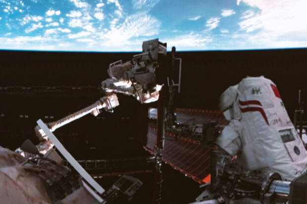 Американские астронавты выйдут в открытый космос с борта МКС для ремонтных работ