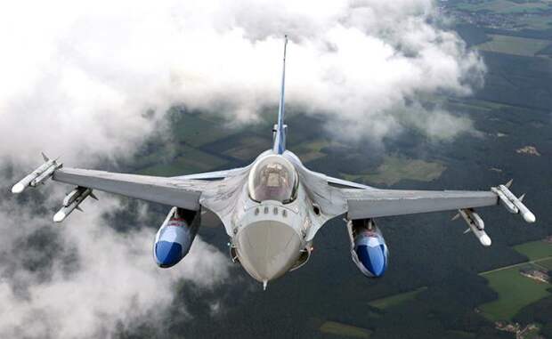 Американский многофункциональный лёгкий истребитель F-16