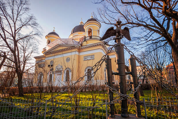 Спасо-преображенский собор в Петербурге, где крестили Путина