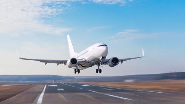 Операционная прибыль пассажирских авиакомпаний России упала почти вдвое