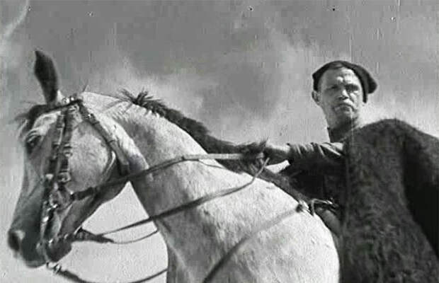 Кадр из к/ф «Чапаев». В роли Чапаева — Борис Бабочкин