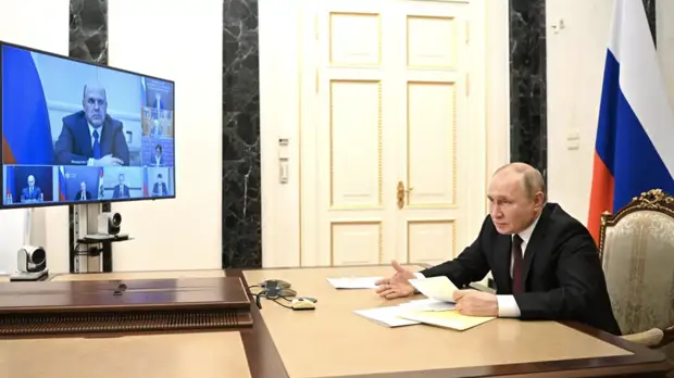 Минимум на 2,5%: Владимир Путин поручил правительству обеспечить рост реальных доходов россиян в 2022 году