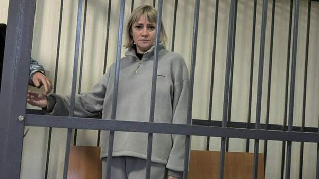 Депутат АКЗС Клюшникова не явилась на первое заседание по своему делу