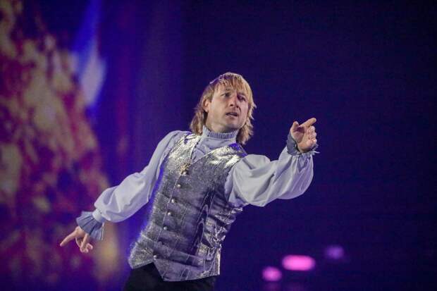 Плющенко объяснил возвращение в академию избитой матерью фигуристки