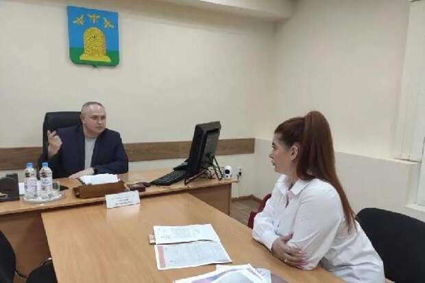 Максим Косенков рассмотрел проблемные вопросы жителей на личном приёме