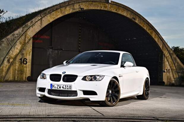 Чуть больше 10 лет назад инженеры спортивного отдела BMW M GmbH в шутку построили грузовую версию самой мощной и быстрой 3-Series.Необычная двухдверка была представлена широкой публике 1 апреля и стала самой практичной М3 в истории марки.Под его капотом находится двигатель V8 мощностью 420 л.с., а грузоподъемность автомобиля составляет 450 кг.