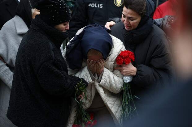 Год назад разбился самолет AZAL. Что произошло в небе над Чечней и как это спровоцировало кризис в отношениях Москвы и Баку?