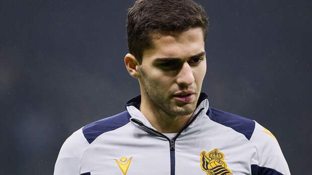 В «Реале Сосьедад» объяснили отсутствие Захаряна в матче с «Леванте»: «Никакого повреждения у него нет»