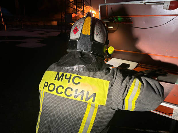 Саратов и Энгельс подверглись массированной атаке БПЛА. На одном из промышленных предприятий начался пожар