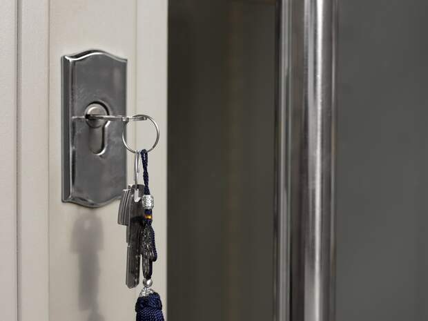 В Вязьме брошеный кавалер разгромил квартиру женщины и ее сына