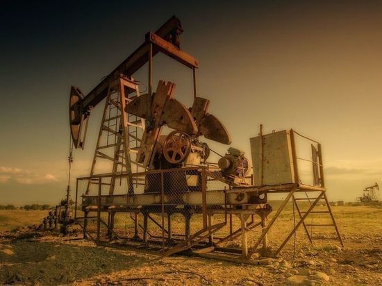 Экономисты назвали причину отрицательных цен на нефть Экономисты назвали причину отрицательных цен на нефть