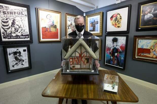 Игрушечную конюшню, сделанную Бэнкси, продали за $1,34 млн