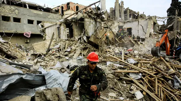 «Скончался в больнице, несмотря на оказанную помощь»: Азербайджан сообщил о смерти россиянина после обстрела в Гяндже