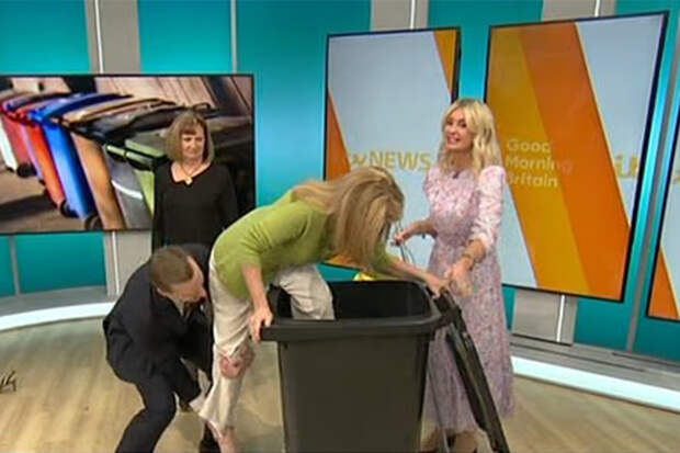 Телеведущая залезла в мусорный бак в прямом эфире и разозлила зрителей