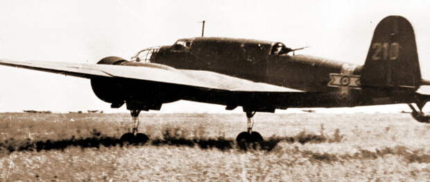 Взлетает PZL P.37 «Лось» с хвостовым №210 - Ложка меда в бочке дегтя | Военно-исторический портал Warspot.ru