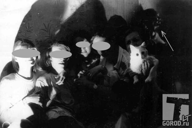 На этой фотографии, предположительно, запечатлен призрак