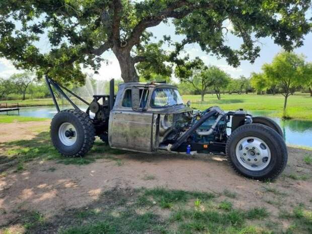 Необычный хот-род на базе 60-летнего Ford F-600