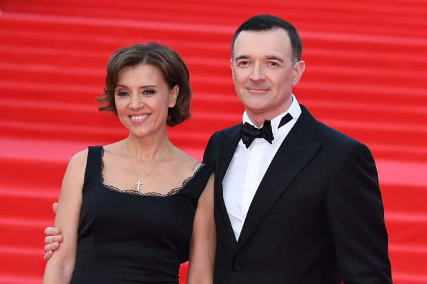 Актриса Алферова призвала не осуждать других на фоне развода с Бероевым