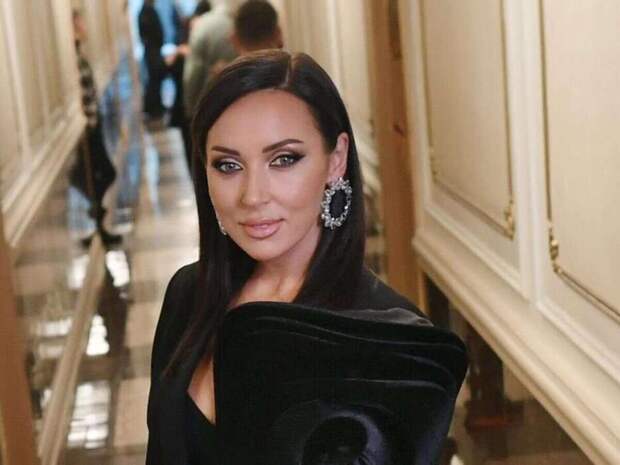 «Я не могу себе отказать!»: Алсу объяснила, почему у неё округляется живот