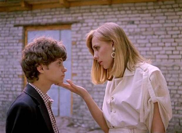 Елена Яковлева и Антон Андросов в фильме *Плюмбум, или Опасная игра*, 1986 | Фото: kino-teatr.ru Елена Яковлева и Антон Андросов в фильме *Плюмбум, или Опасная игра*, 1986 | Фото: kino-teatr.ru