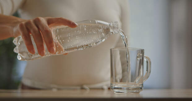 Врач назвал суточную норму воды в зависимости от возраста