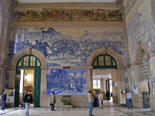 Вокзал Сан-Бенту в Порту, является своеобразным художественным музеем.