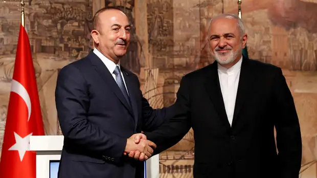 Зариф обсудил с Чавушоглу по телефону ситуацию на севере Сирии