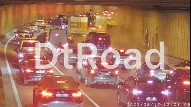 Несколько автомобилей столкнулись в Лефортовском тоннеле