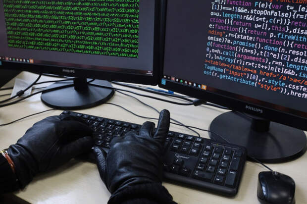 Подарок для мамы: 8-летняя школьница из Крыма перевела мошенникам 14 тысяч рублей с родительской карты