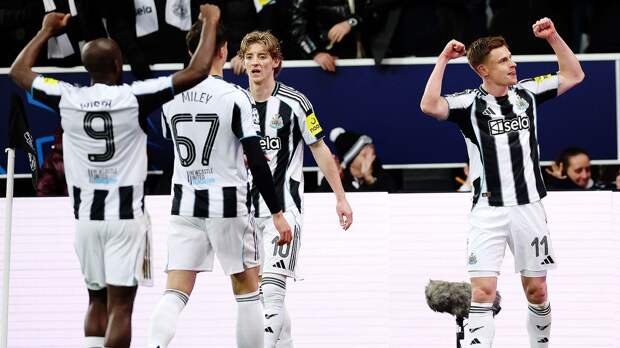 «Ньюкасл» победил «Карабах» и встретится с «Челси» или «Барселоной» в 1/8 финала ЛЧ