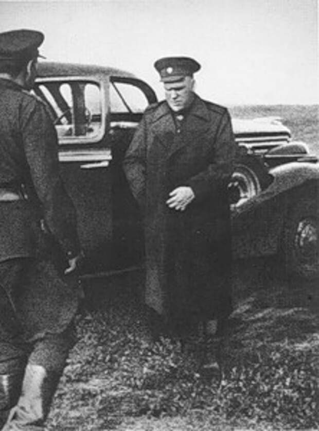 Фотобиография маршала победы Георгия Константиновича Жукова.