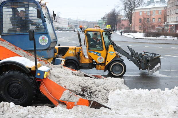 За минувшие выходные в Петербурге выпало более 20 сантиметров снега