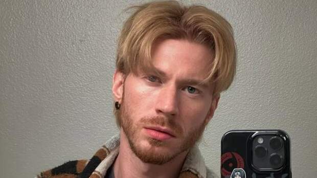 Хейтеры вынудили американского внука Пугачевой назвать свой диагноз — многое объясняет