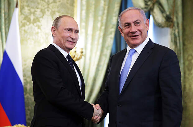 Владимир Путин и  Беньямин Нетаньяху (слева направо) во время встречи в Кремле. Фото:  Михаил Метцель/ТАСС