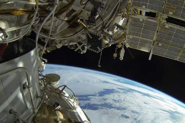Первый раз в 2022 году космонавты из России вышли в открытый космос