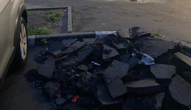 В Ясном проезде вывезли старый асфальт с проезжей части