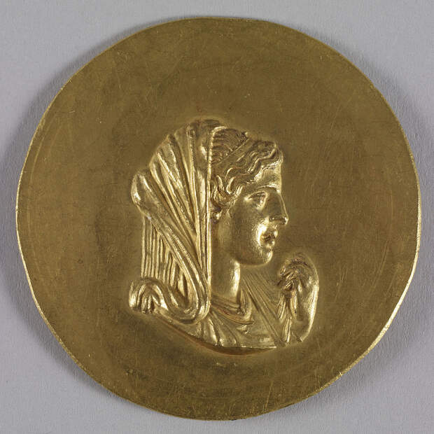 1024px-Roman_-_Medallion_with_Olympias_-_Walters_592_-_Obverse.jpg 1024px-Roman_-_Medallion_with_Olympias_-_Walters_592_-_Obverse.jpg