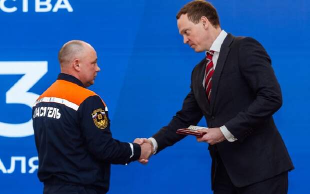 В Рязани наградили военных, пожарных и спасателей