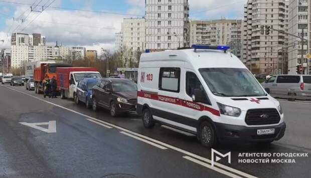 На Дмитровке столкнулись четыре автомобиля