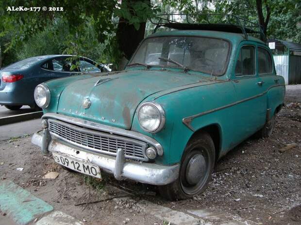 Автомобили, которые нашли во время сноса московских гаражей