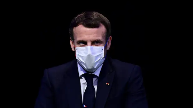 В Париже рассказали о состоянии заболевшего COVID-19 Макрона