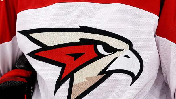 «Авангард» подписал контракт с защитником Чмыховым