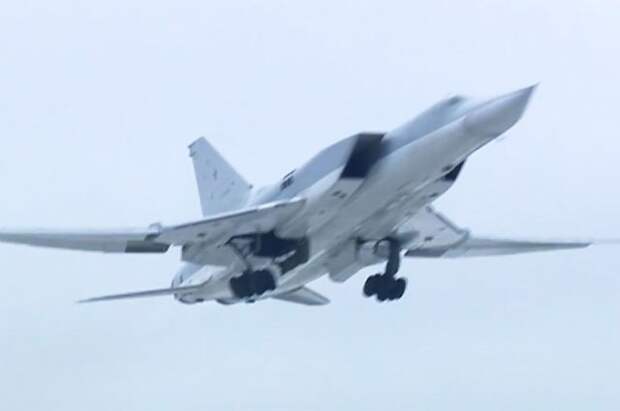 Бомбардировщики Ту-22М3 нанесли авиаудар по объектам ИГ в Сирии
