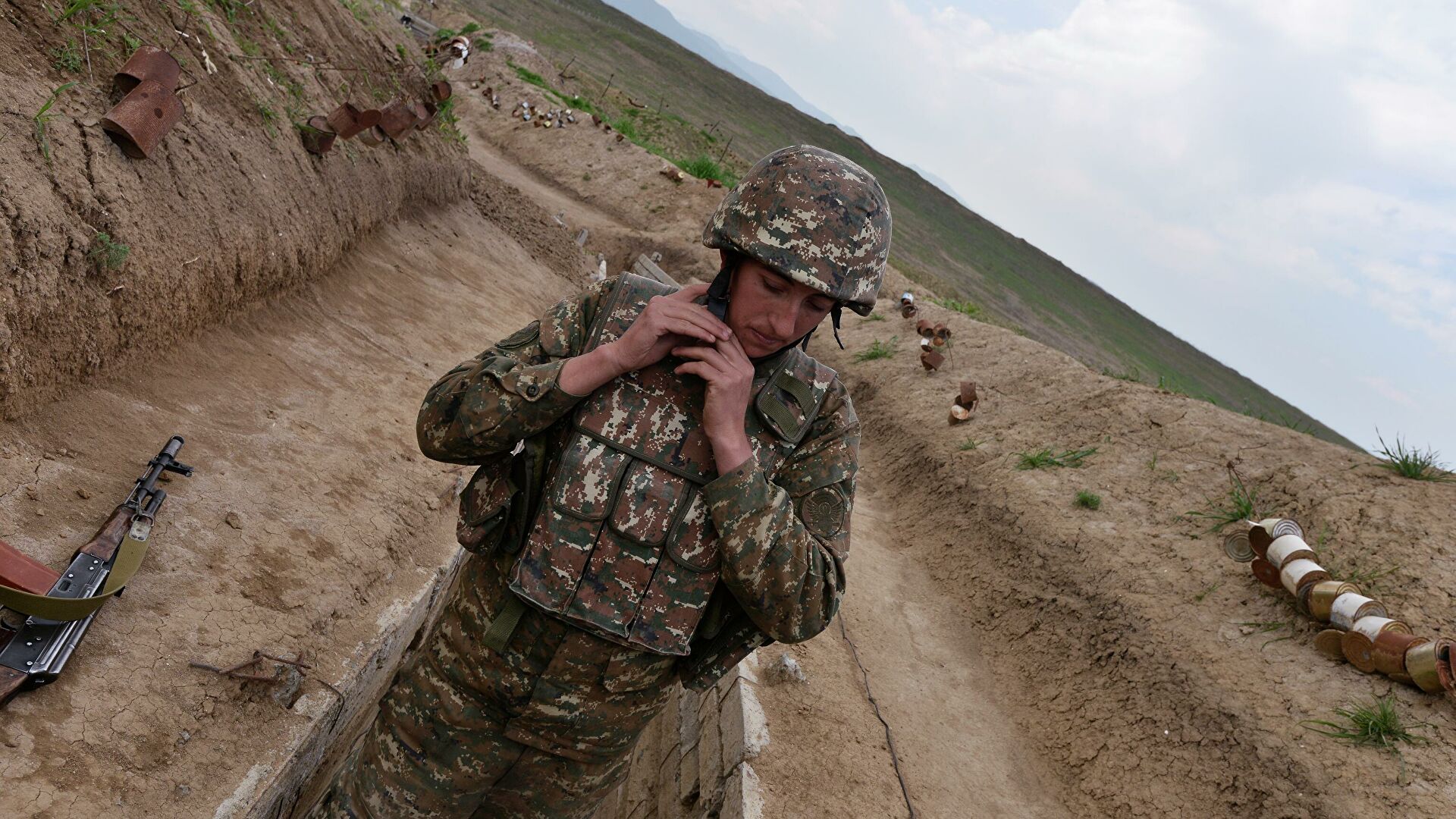Военнослужащий в зоне карабахского конфликта Военнослужащий в зоне карабахского конфликта - РИА Новости, 1920, 27.09.2020
