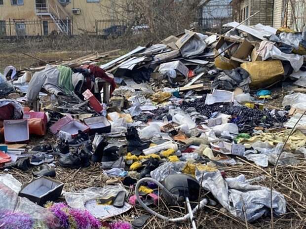 На Хлебной площади в Туле образовалась стихийная свалка