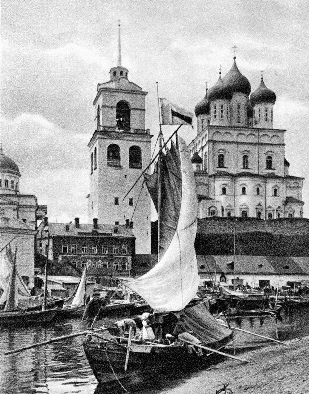 Рыбная торговля у стен древнего Кремля. Российская империя, Псков, 1908 год. история, факты, фото