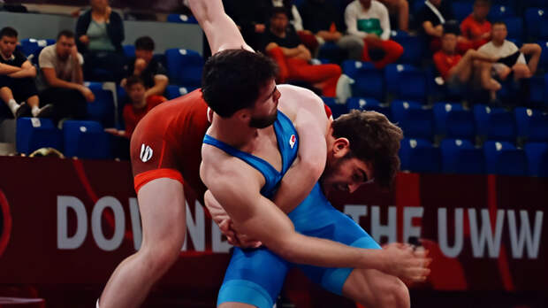 Полет-бросок: российский борец вырвал себе победу необычным способом