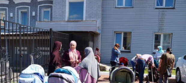 Мигрантам в РФ усложнят получение детского пособия