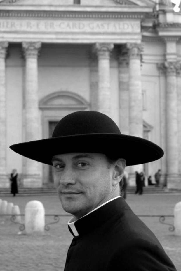 Молодые ватиканские священники «взорвали» Интернет снимками для Calendario Romano